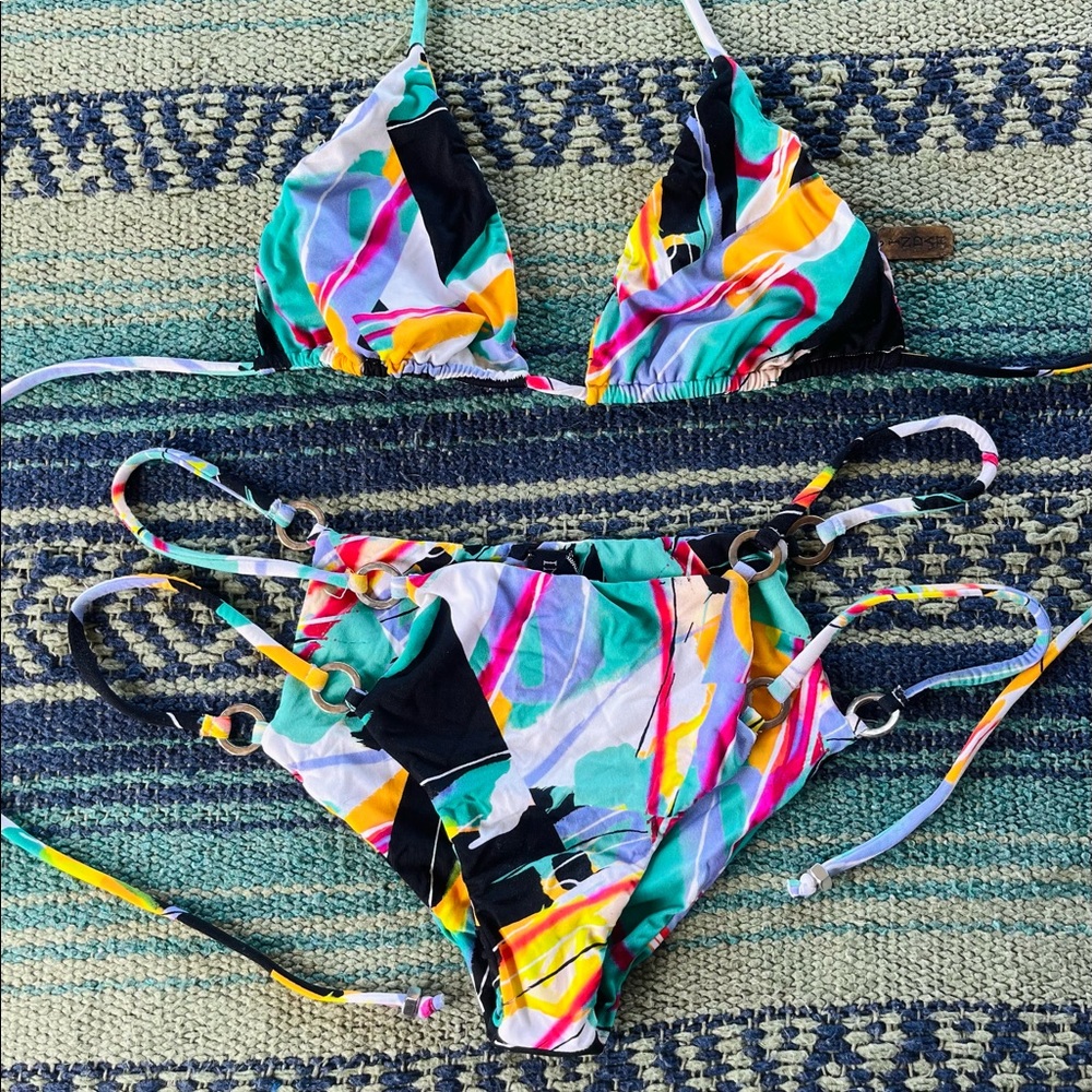 Indah bikini